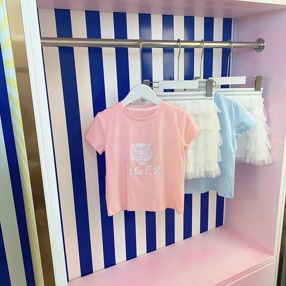 Designer children's clothing little girl children's clothing summer set 2022 new style girl's Cotton Top + short skirt 2-piece
Designer children's clothing little girl children's clothing summer set 2022 new style girl's Cotton Top + short skirt 2-piece