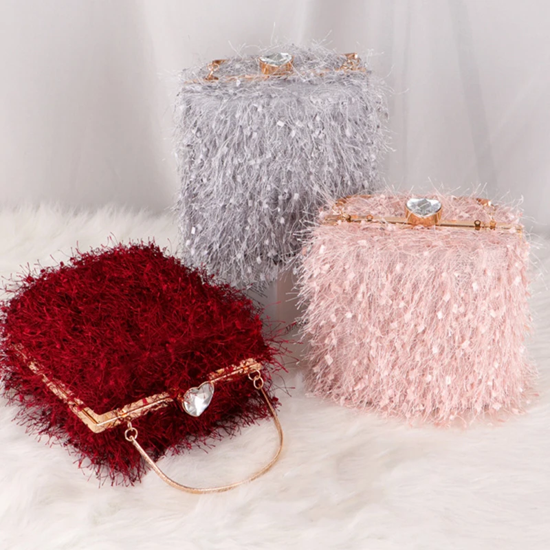 Women Tassel Feather Handbag Female Sweet Luxury Rhinestone Heart Lock Evening Clutch Bags Bridal Banquet Chain Shoulder Bag
Women Tassel Feather Handbag Female Sweet Luxury Rhinestone Heart Lock Evening Clutch Bags Bridal Banquet Chain Shoulder Bag