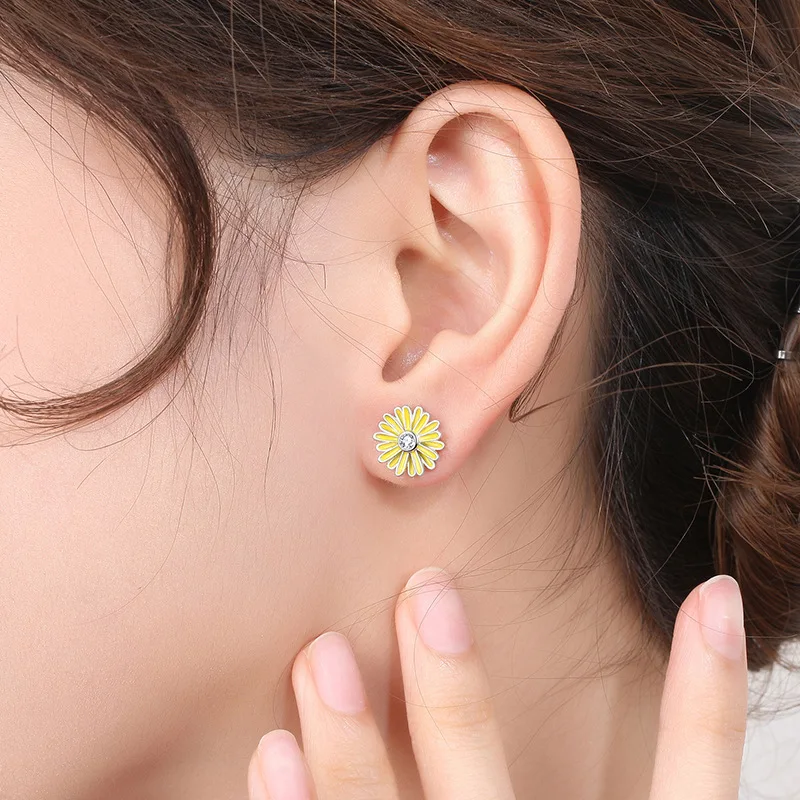 Women Flower Stud Earrings For Girls Simple Yellow Cute Silver Color Zirconia Ear Piercing Earrings Women's Jewelry Female Gift
Women Flower Stud Earrings For Girls Simple Yellow Cute Silver Color Zirconia Ear Piercing Earrings Women's Jewelry Female Gift