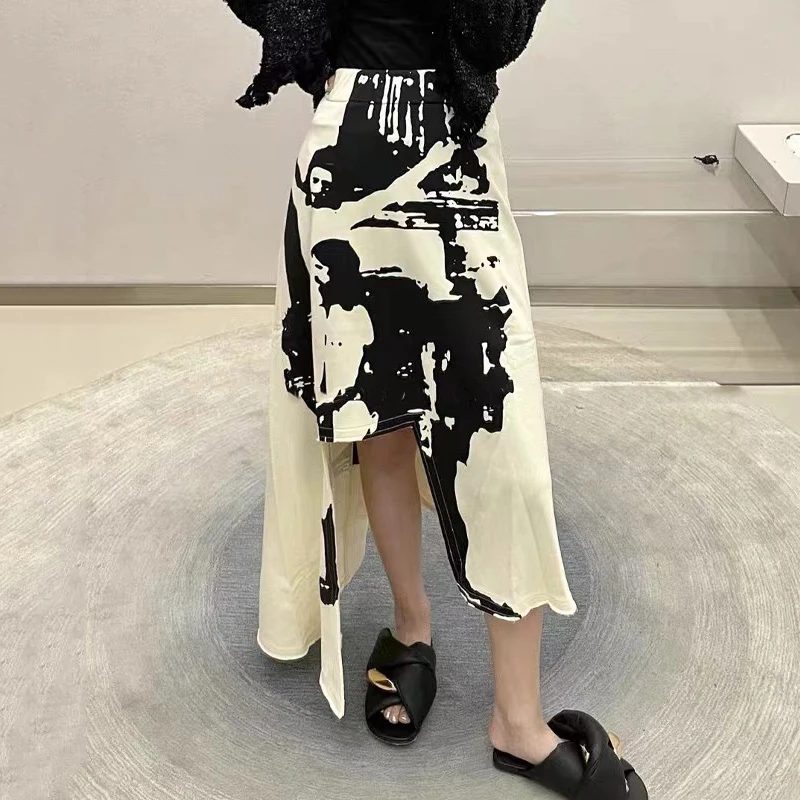 2022 summer asymmetric black and white printed knitted elastic skirt, temperament commuter high waist irregular long skirt women
2022 summer asymmetric black and white printed knitted elastic skirt, temperament commuter high waist irregular long skirt women
