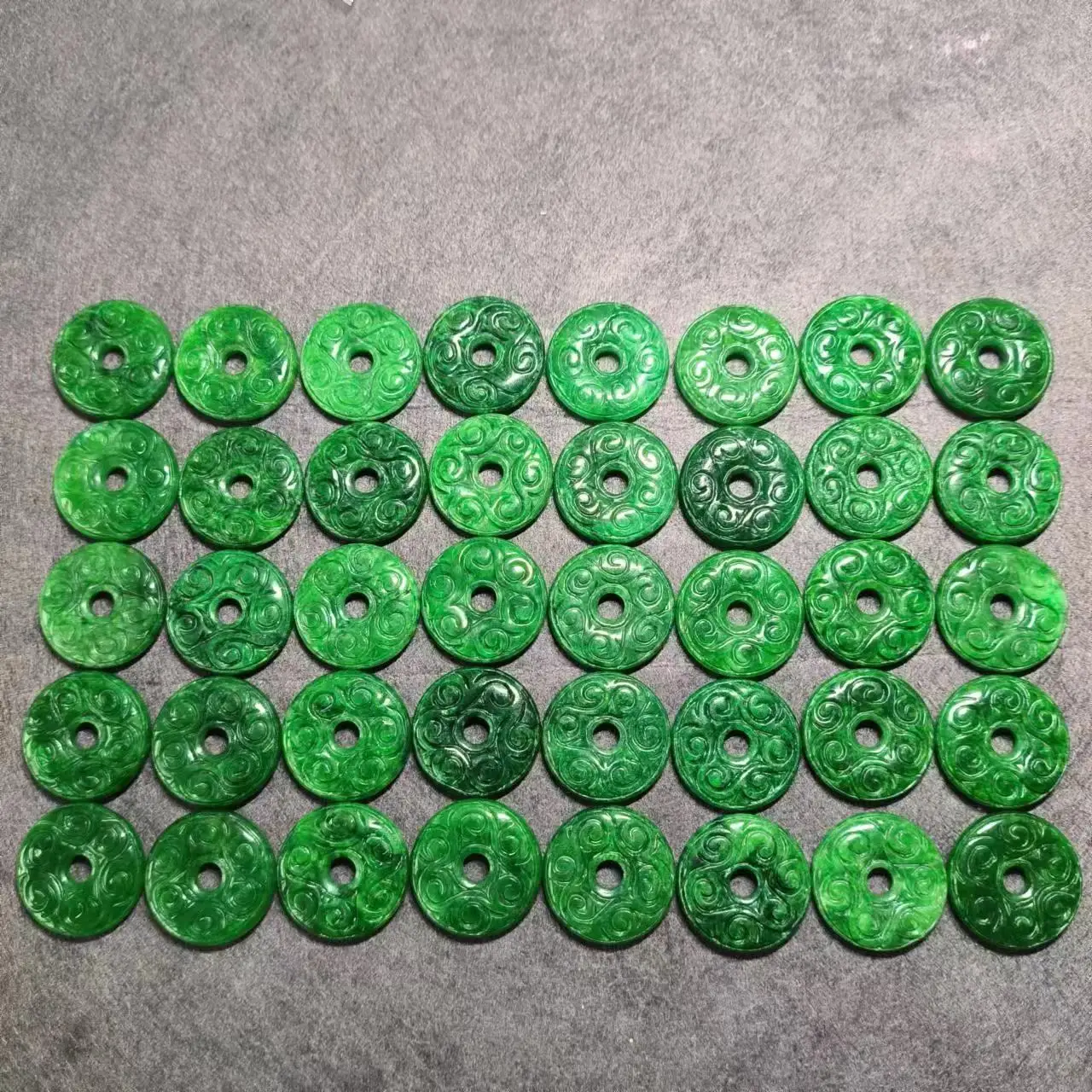 1pcs/lot Natural Jadeite safety buckle Pendant ornaments dry sapphire engraved pattern diy precious accessories jewelry amulet
1pcs/lot Natural Jadeite safety buckle Pendant ornaments dry sapphire engraved pattern diy precious accessories jewelry amulet