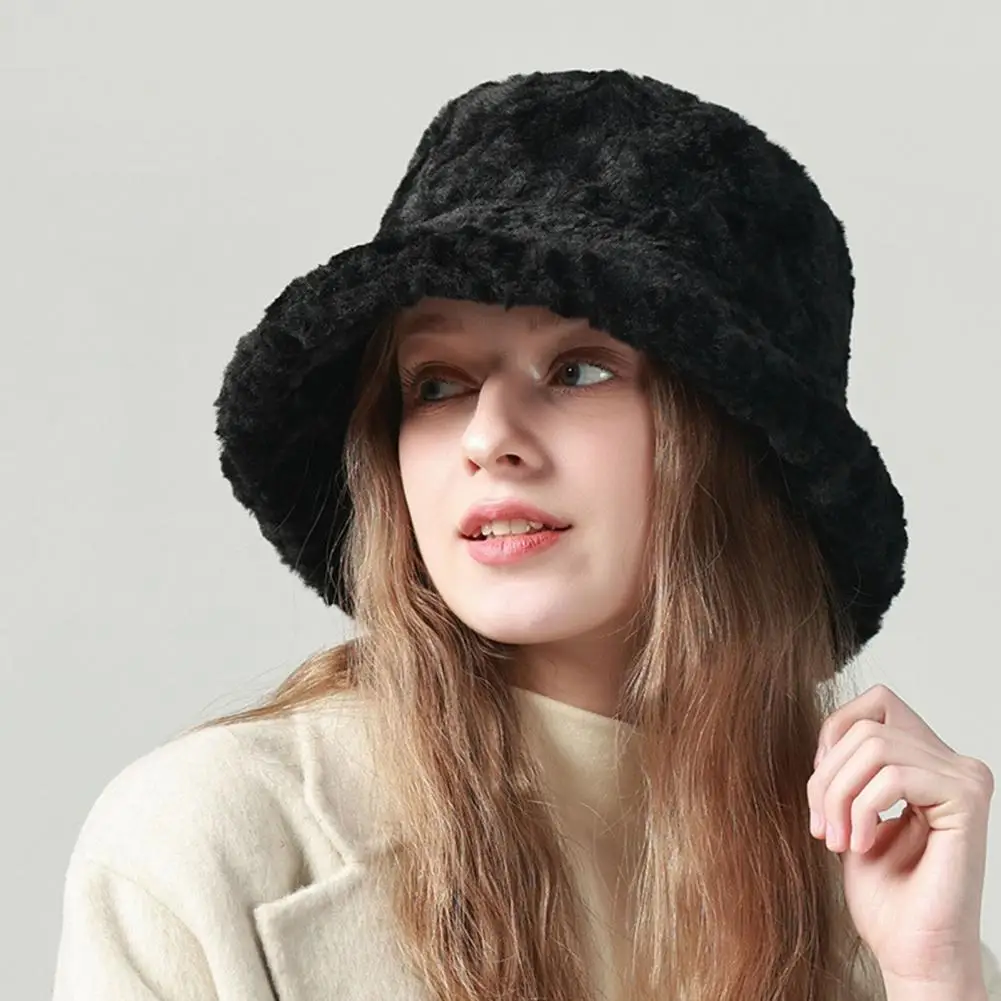 This plush hat is suitable for outdoor activities in autumn and winter, travel, outdoor, daily life, cycling, etc.
This plush hat is suitable for outdoor activities in autumn and winter, travel, outdoor, daily life, cycling, etc.