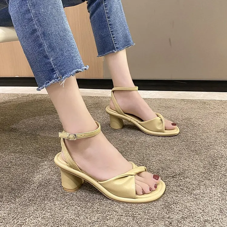2022 New Open-toe High-heeled Shoes Women's Buckle Strap Women's Sandals 35-40 Round Heel Open-toe High-heeled Women's Sandals 
2022 New Open-toe High-heeled Shoes Women's Buckle Strap Women's Sandals 35-40 Round Heel Open-toe High-heeled Women's Sandals