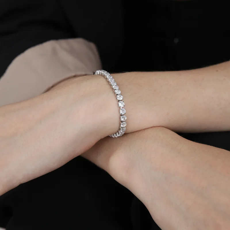 Bronze Inlaid Zircon Bracelet, Cold Wind, High-end Sense, Girls' Girlfriends, Bracelets, Small Design Sense, Bridal Jewelry
Bronze Inlaid Zircon Bracelet, Cold Wind, High-end Sense, Girls' Girlfriends, Bracelets, Small Design Sense, Bridal Jewelry
