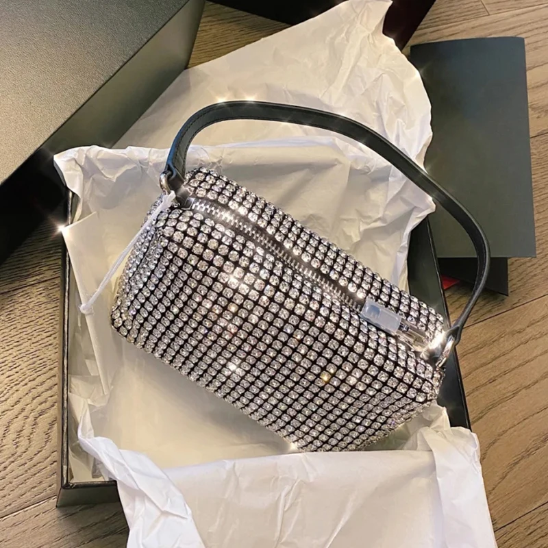 Rhinestone Party Hobos bag for Women Leather Shoulder Bags Chains Crossbody Bag Small Crystal Dinner Party Handbags Ladies Totes
Rhinestone Party Hobos bag for Women Leather Shoulder Bags Chains Crossbody Bag Small Crystal Dinner Party Handbags Ladies Totes