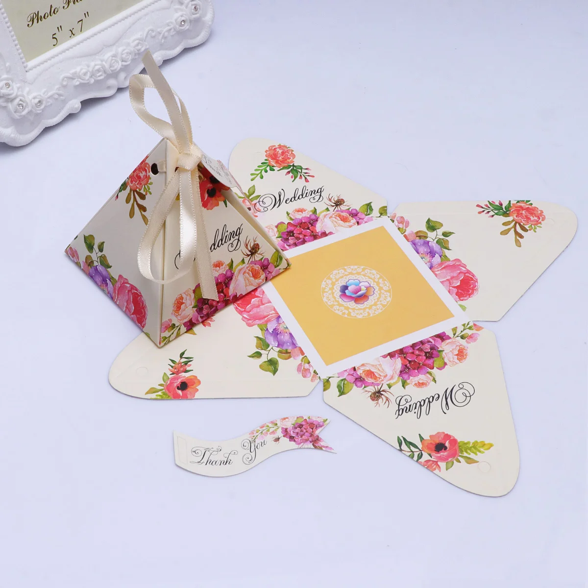 50pcs Wedding Candy Boxes Pyramid Shaped Candy Chocolate Gift Boxes Wedding Party (Beige)
50pcs Wedding Candy Boxes Pyramid Shaped Candy Chocolate Gift Boxes Wedding Party (Beige)