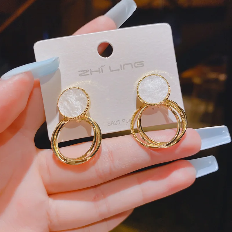 S925 Silver Needle 2022 New Fashion Advanced Geometric Circle Earrings Super Shining Korean Temperament Network Red Ear Jewelry
S925 Silver Needle 2022 New Fashion Advanced Geometric Circle Earrings Super Shining Korean Temperament Network Red Ear Jewelry