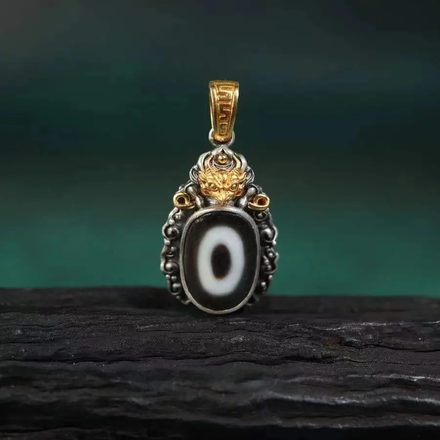 Handmade Inlaid Broken Bead Celestial Bead Necklace Pendant Tibetan One eyed Celestial Bead Dapeng Bird Retro
Handmade Inlaid Broken Bead Celestial Bead Necklace Pendant Tibetan One eyed Celestial Bead Dapeng Bird Retro