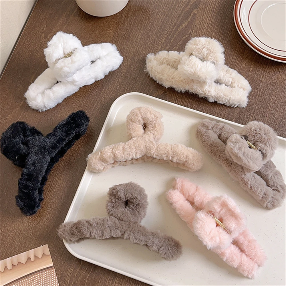 Retro Warm Plush Shark Hair Clips Elegant Women Hairpin BB Hindbrain Spoon Fragmented Hair Trendy Hair Accessories For Girls
Retro Warm Plush Shark Hair Clips Elegant Women Hairpin BB Hindbrain Spoon Fragmented Hair Trendy Hair Accessories For Girls