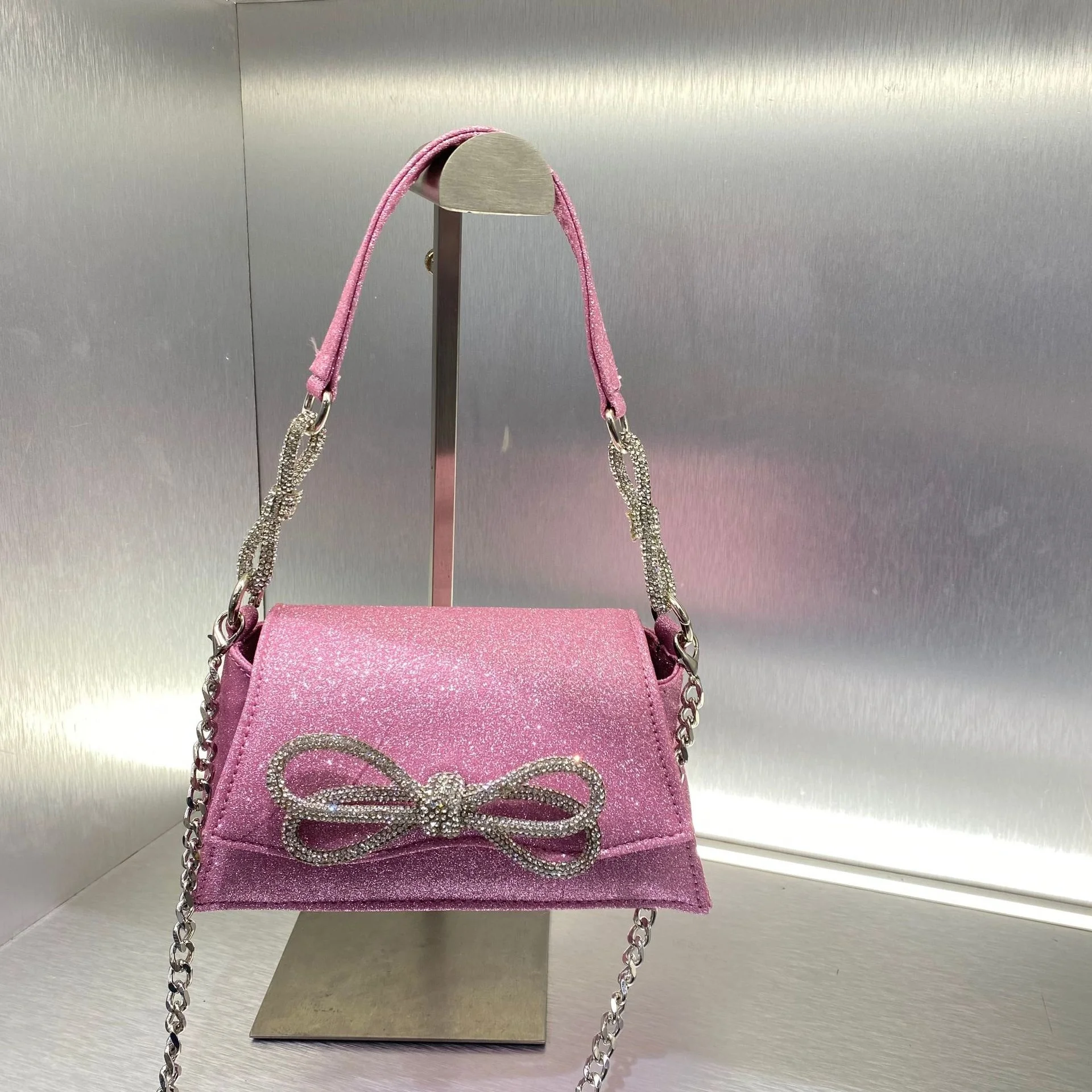 Bling Diamond Design Small Crossbody Messenger Bags for Women 2023 Summer Trend Luxury Fashion Travel Shoulder Handbags Purses
Bling Diamond Design Small Crossbody Messenger Bags for Women 2023 Summer Trend Luxury Fashion Travel Shoulder Handbags Purses