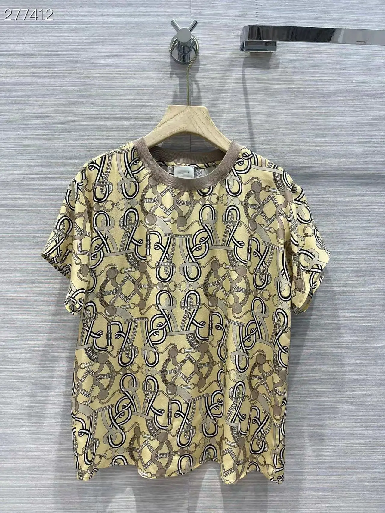 Top Quality Spring Summer Ladies 2022 Runway Women Print Short Sleeve O-Neck T-shirt Elegant Female Silk T-shirts
Top Quality Spring Summer Ladies 2022 Runway Women Print Short Sleeve O-Neck T-shirt Elegant Female Silk T-shirts