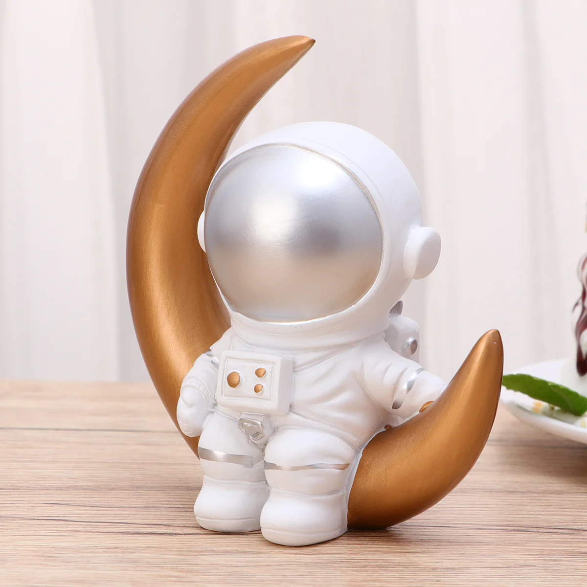 Resin Moon Astronaut Cartoon Astronaut Decor Dessert Cake Decor Adorable Car Adornment (Golden)
Resin Moon Astronaut Cartoon Astronaut Decor Dessert Cake Decor Adorable Car Adornment (Golden)