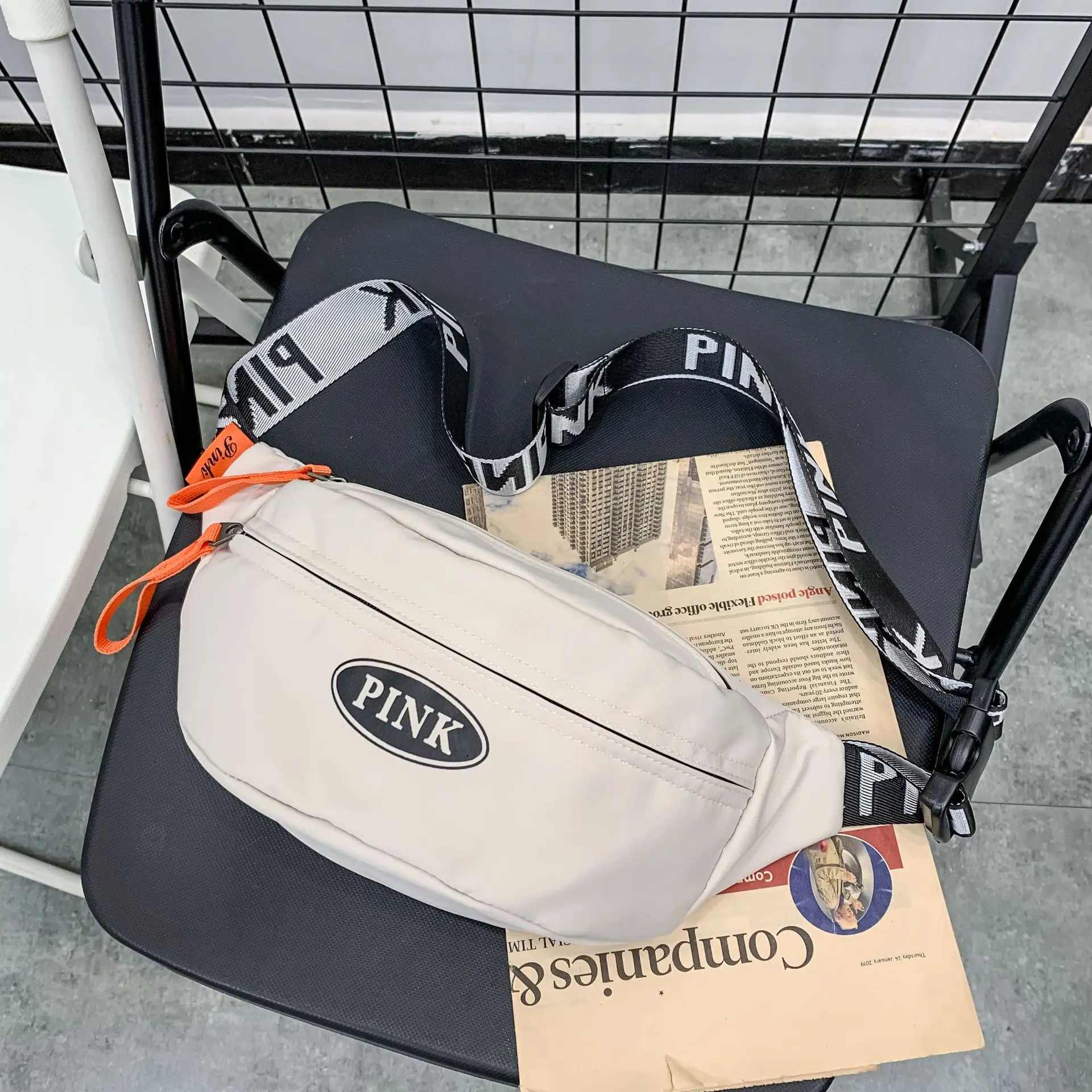 PINK Letter Waist Bag Fashion Change Wallet Nylon Crossbody Portable Women Fitness Bag for Gym for Women Sport Running Waist Bag
PINK Letter Waist Bag Fashion Change Wallet Nylon Crossbody Portable Women Fitness Bag for Gym for Women Sport Running Waist Bag