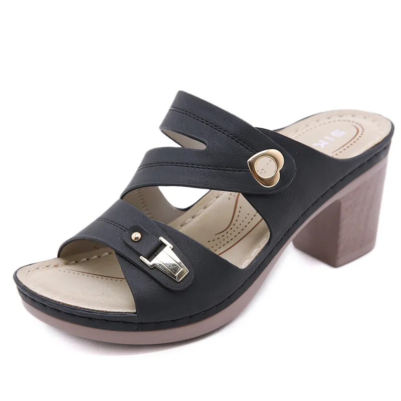 2022 New European and American Women's Sandals Metal Buckle Stitching Sandals Thick High-heeled Large Size Comfortable Slippers
2022 New European and American Women's Sandals Metal Buckle Stitching Sandals Thick High-heeled Large Size Comfortable Slippers