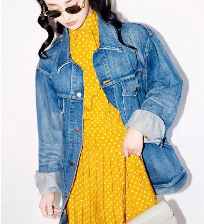 128614 128615 Fashion Classic Trendy Luxury Designer Women Men Metal Logo Button Pocket Large Profile Loose Denim Jacket Coat
128614 128615 Fashion Classic Trendy Luxury Designer Women Men Metal Logo Button Pocket Large Profile Loose Denim Jacket Coat