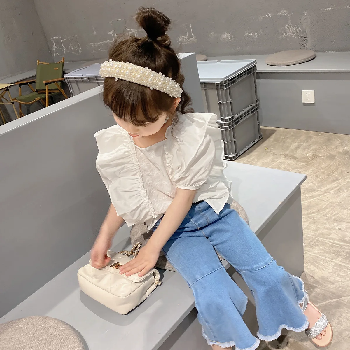 2022 summer new girls' breathable doll shirt Korean version children's embroidery round neck pullover thin lace cotton shirt
2022 summer new girls' breathable doll shirt Korean version children's embroidery round neck pullover thin lace cotton shirt