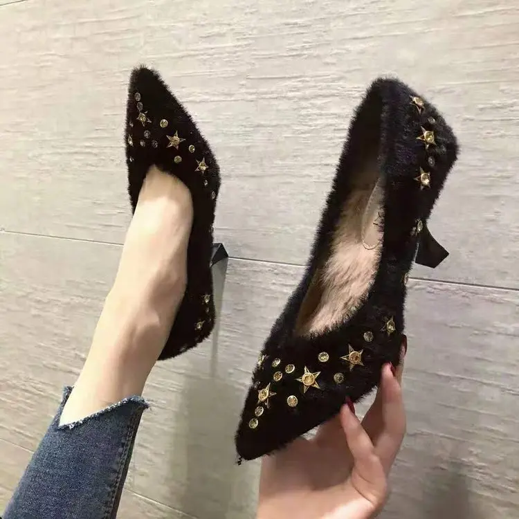 2022 New Good Quality Autumn Winter Fashion Women Rivets Shoes High Heel Pumps Plush Warm Shoes Women Heels Zapatos De Mujer
2022 New Good Quality Autumn Winter Fashion Women Rivets Shoes High Heel Pumps Plush Warm Shoes Women Heels Zapatos De Mujer