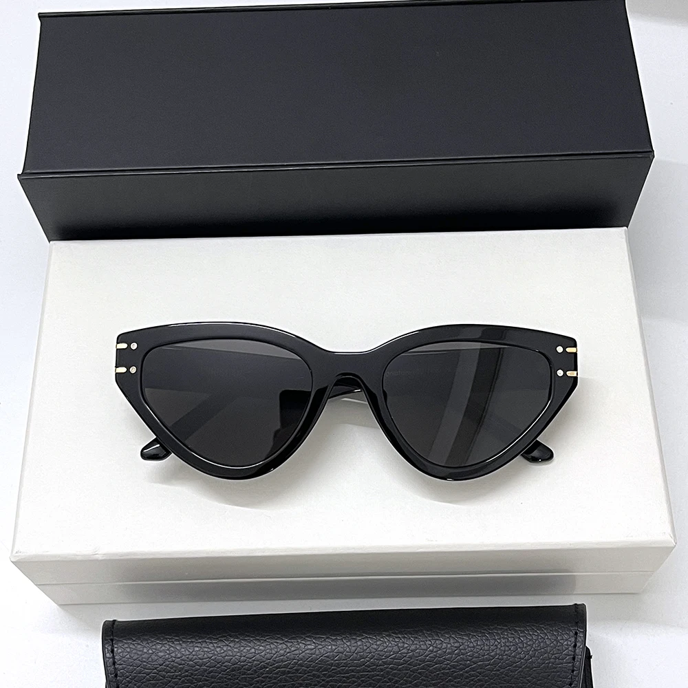 2022 Women Fashion Cat Eye Classic Acetate Sunglasses Signature b2u Vintage Luxurious Design UV 400 Polarized Lady Eyeglasses
2022 Women Fashion Cat Eye Classic Acetate Sunglasses Signature b2u Vintage Luxurious Design UV 400 Polarized Lady Eyeglasses