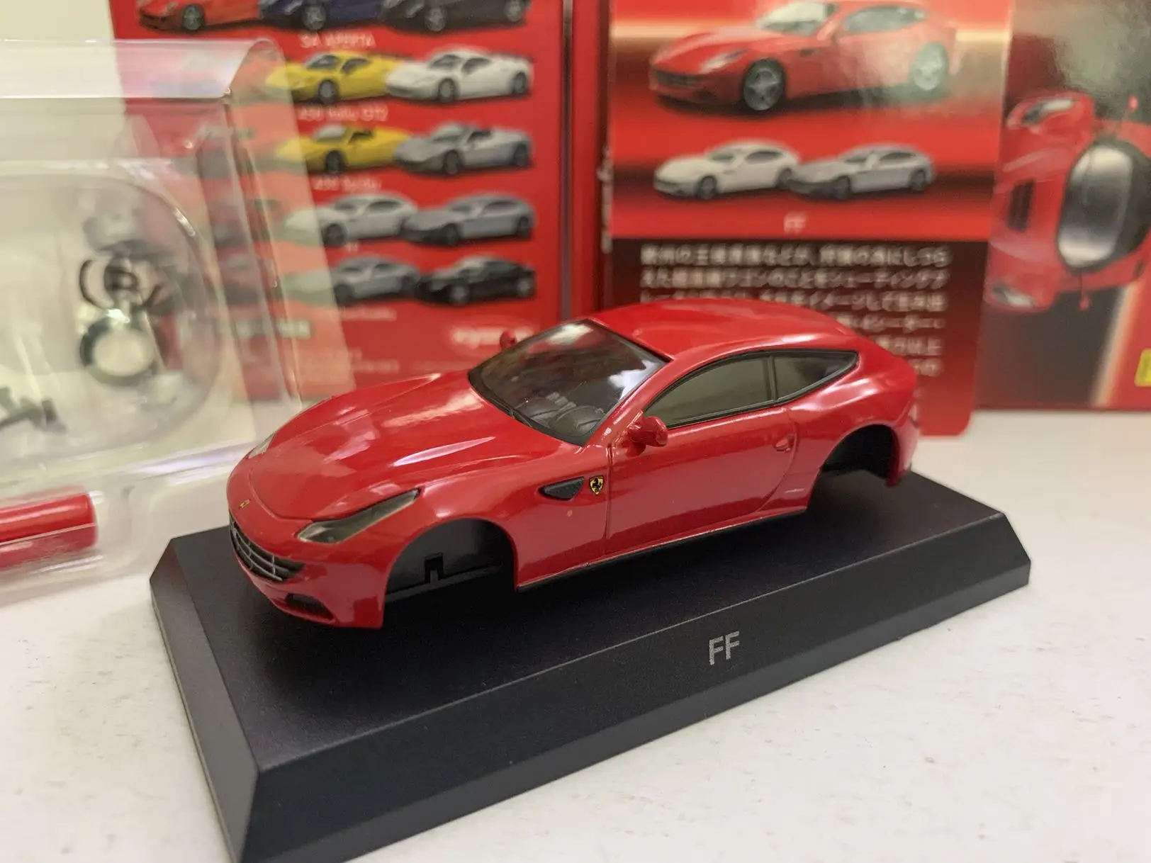 1/64 KYOSHO Ferrari FF LM F1 RACING Collection of die-cast alloy assembled car decoration model toys
1/64 KYOSHO Ferrari FF LM F1 RACING Collection of die-cast alloy assembled car decoration model toys