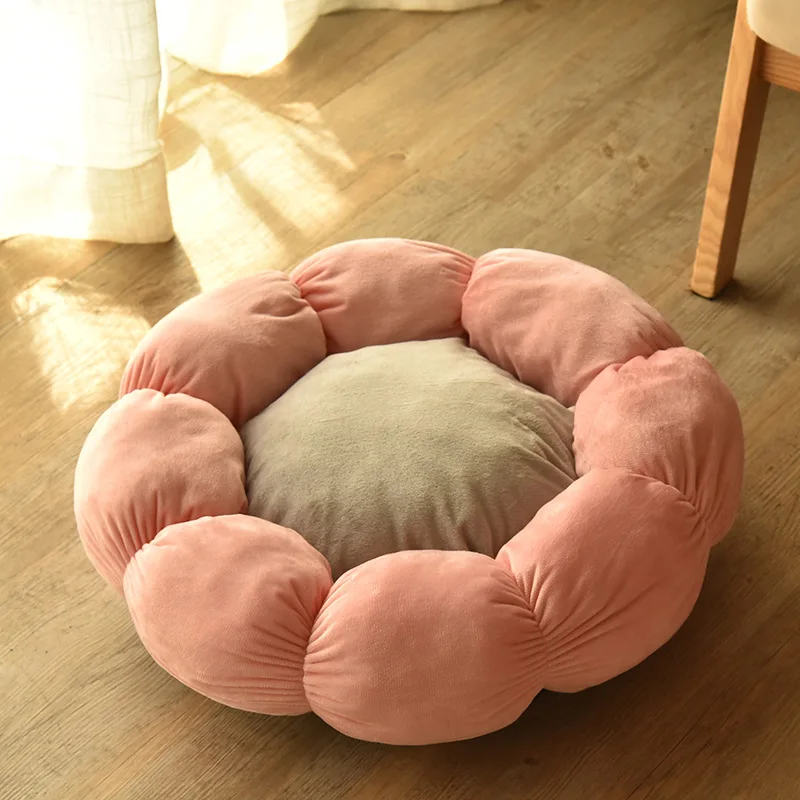 Cat and dog general mat pet autumn and winter plus velvet thick round flower cat kennel kennel
Cat and dog general mat pet autumn and winter plus velvet thick round flower cat kennel kennel