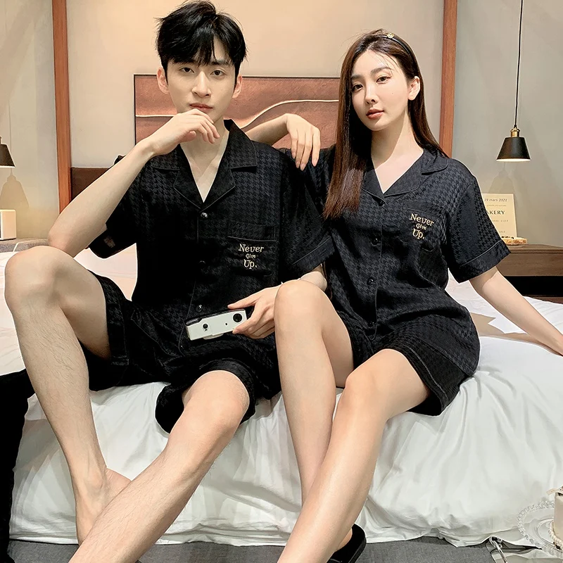 2023 Summer Couple Short Sleeve Silk Satin Print Pajama Sets for Men Korean Loose Sleepwear Pyjama Women Homewear Home Clothes
2023 Summer Couple Short Sleeve Silk Satin Print Pajama Sets for Men Korean Loose Sleepwear Pyjama Women Homewear Home Clothes