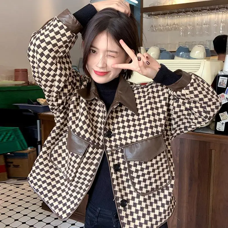 2022 Autumn New Korean Fashion Houndstooth Temperament Lapel Coat Short Ladies Top Coat Jacket Women
2022 Autumn New Korean Fashion Houndstooth Temperament Lapel Coat Short Ladies Top Coat Jacket Women