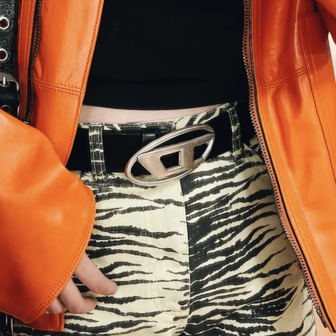 Fashion Classic Trendy Luxury Designe Women Men Worn Out Retro D Letter Word Die Logo Wide Edition Texture Leather Belt Unisex
Fashion Classic Trendy Luxury Designe Women Men Worn Out Retro D Letter Word Die Logo Wide Edition Texture Leather Belt Unisex