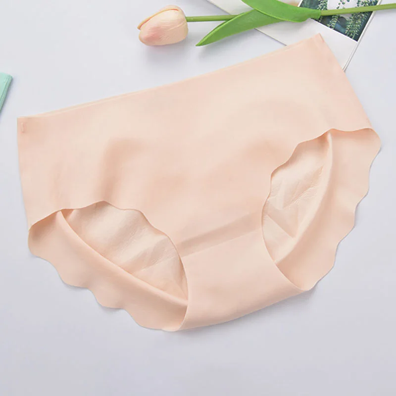 Sexy Women's Panties New Ice Silk Traceless Underwear Anti Hip Underpanties Silk Crotch Antibacterial Peach Hip One Piece Briefs
Sexy Women's Panties New Ice Silk Traceless Underwear Anti Hip Underpanties Silk Crotch Antibacterial Peach Hip One Piece Briefs