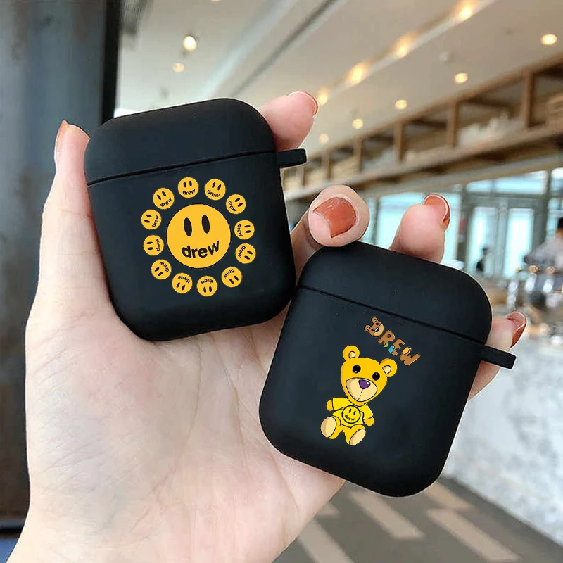 Hot Justin Bieber Soft silicone TPU Case For AirPods1 2 3 Pro Luxury brand Black Wireless Bluetooth Earphone Box Cover 
Hot Justin Bieber Soft silicone TPU Case For AirPods1 2 3 Pro Luxury brand Black Wireless Bluetooth Earphone Box Cover