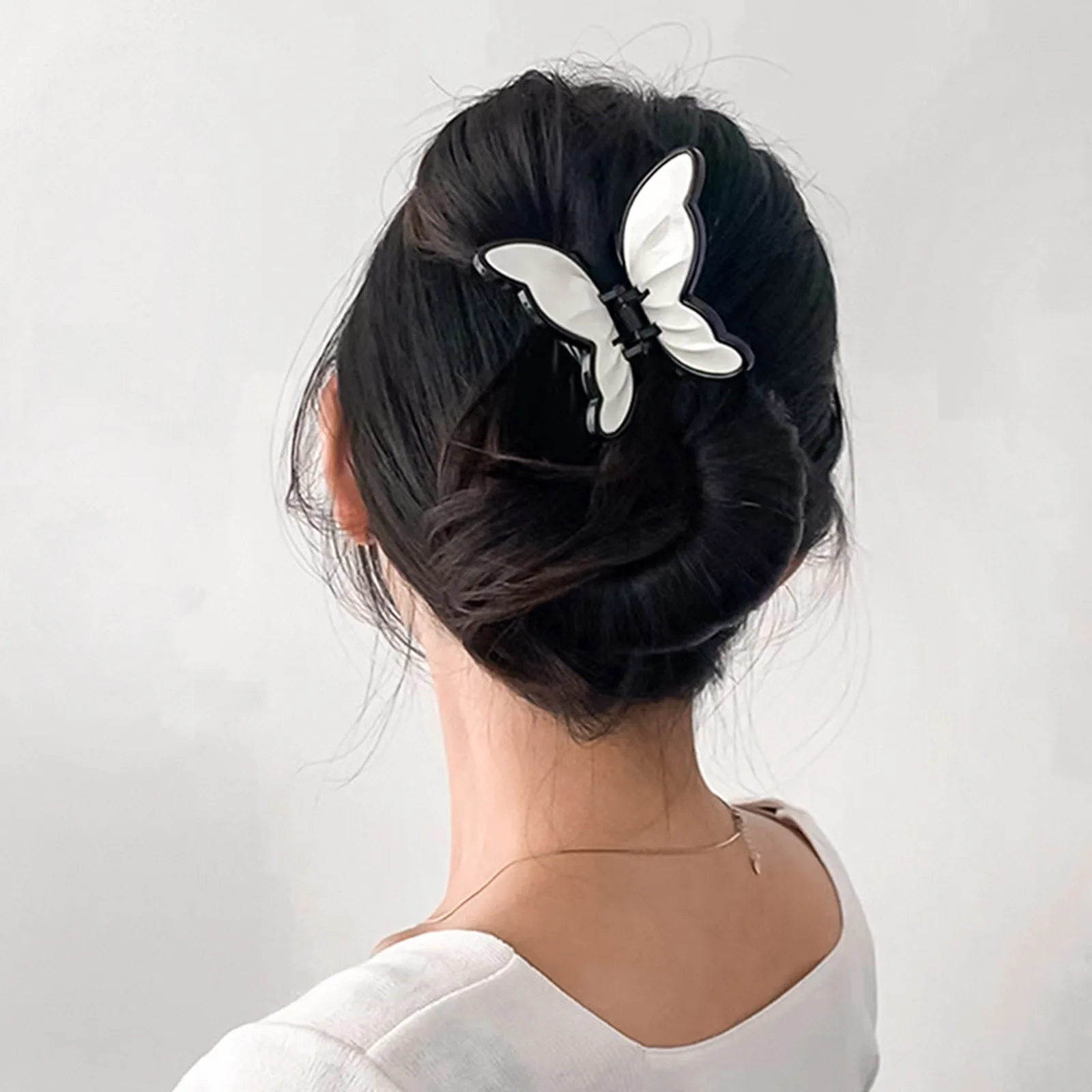 1 PC Stylish Hair Claw Clips Clamps Multicolor Butterfly Animalins Large Clip Shark Clip Suitable For Thick Hair 8.7x7cm
1 PC Stylish Hair Claw Clips Clamps Multicolor Butterfly Animalins Large Clip Shark Clip Suitable For Thick Hair 8.7x7cm