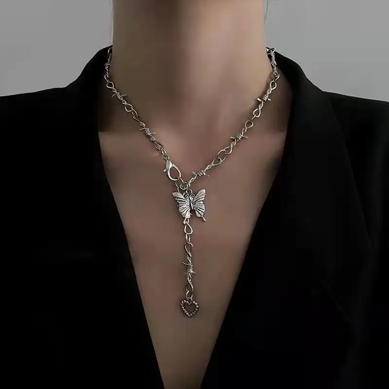 New Japanese and Korean Dark Sweet Cool Wind Butterfly Necklace Female Hip-hop Punk Harajuku Old Retro Thorns Clavicle Chain
New Japanese and Korean Dark Sweet Cool Wind Butterfly Necklace Female Hip-hop Punk Harajuku Old Retro Thorns Clavicle Chain