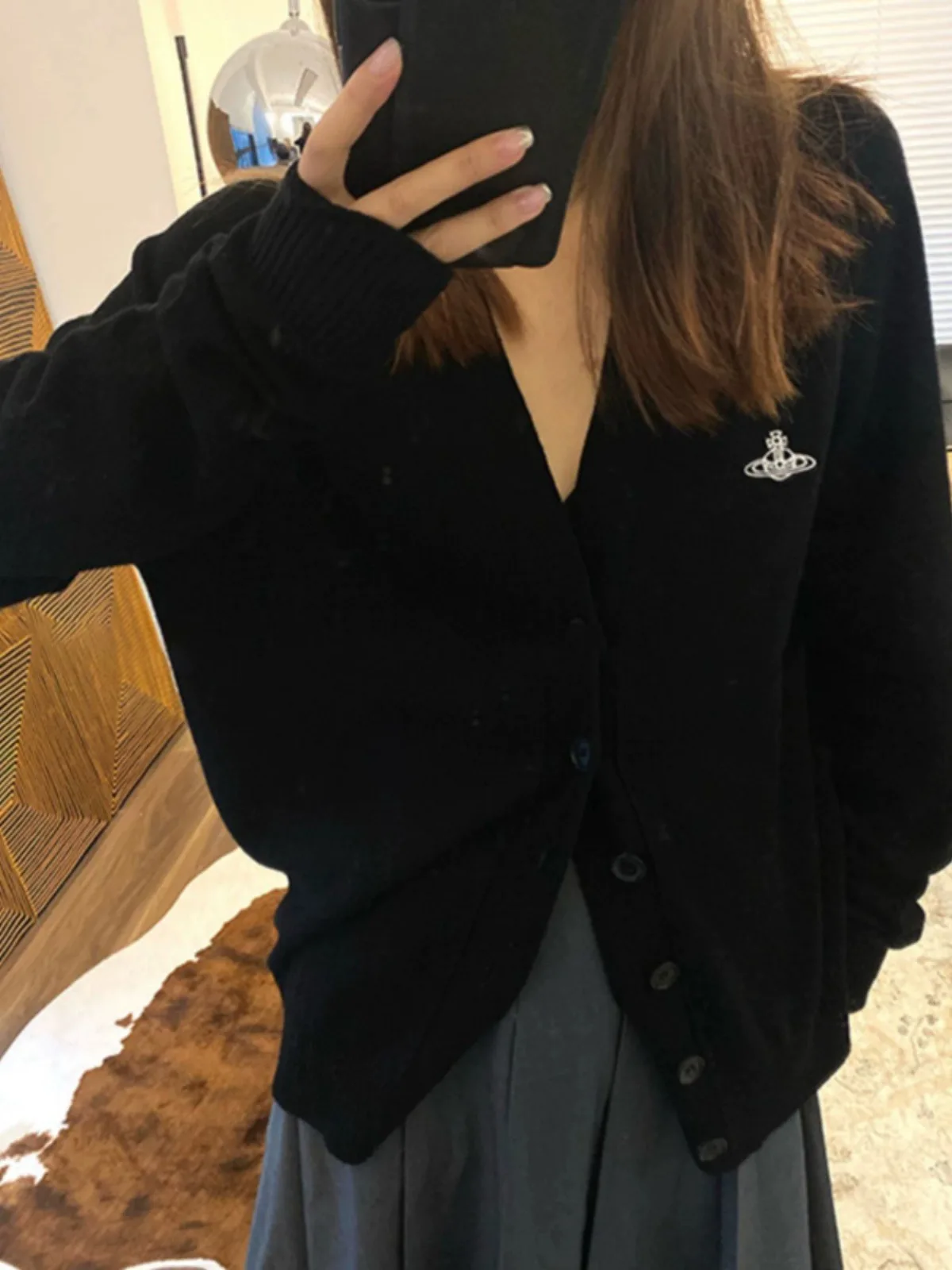 Creative embroidery thin cashmere knit cardigan women fall loose lazy v-neck sweater coat black cardigan
Creative embroidery thin cashmere knit cardigan women fall loose lazy v-neck sweater coat black cardigan
