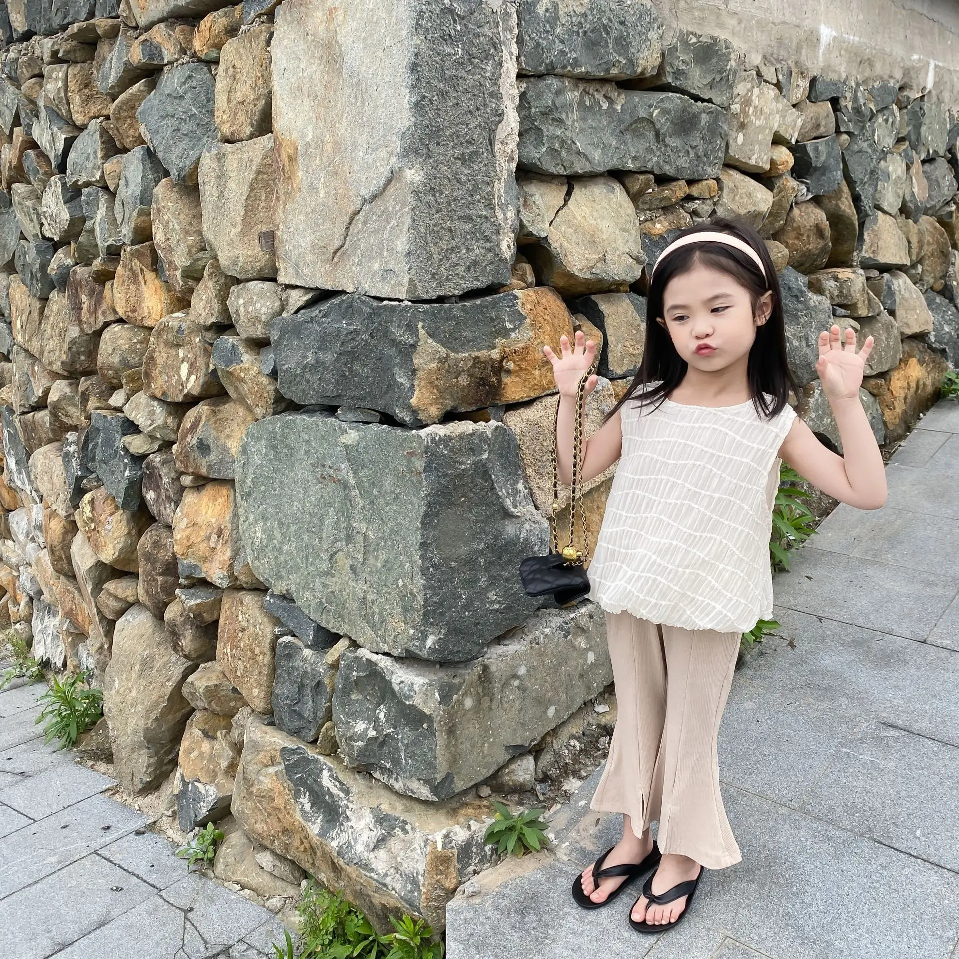 Mi Do Do 2022 Summer New Girls Lace O-neck Sleeveless Apricot Blouse Pullover Vest Children Casual Pleated Tank Top Kids Clothes
Mi Do Do 2022 Summer New Girls Lace O-neck Sleeveless Apricot Blouse Pullover Vest Children Casual Pleated Tank Top Kids Clothes