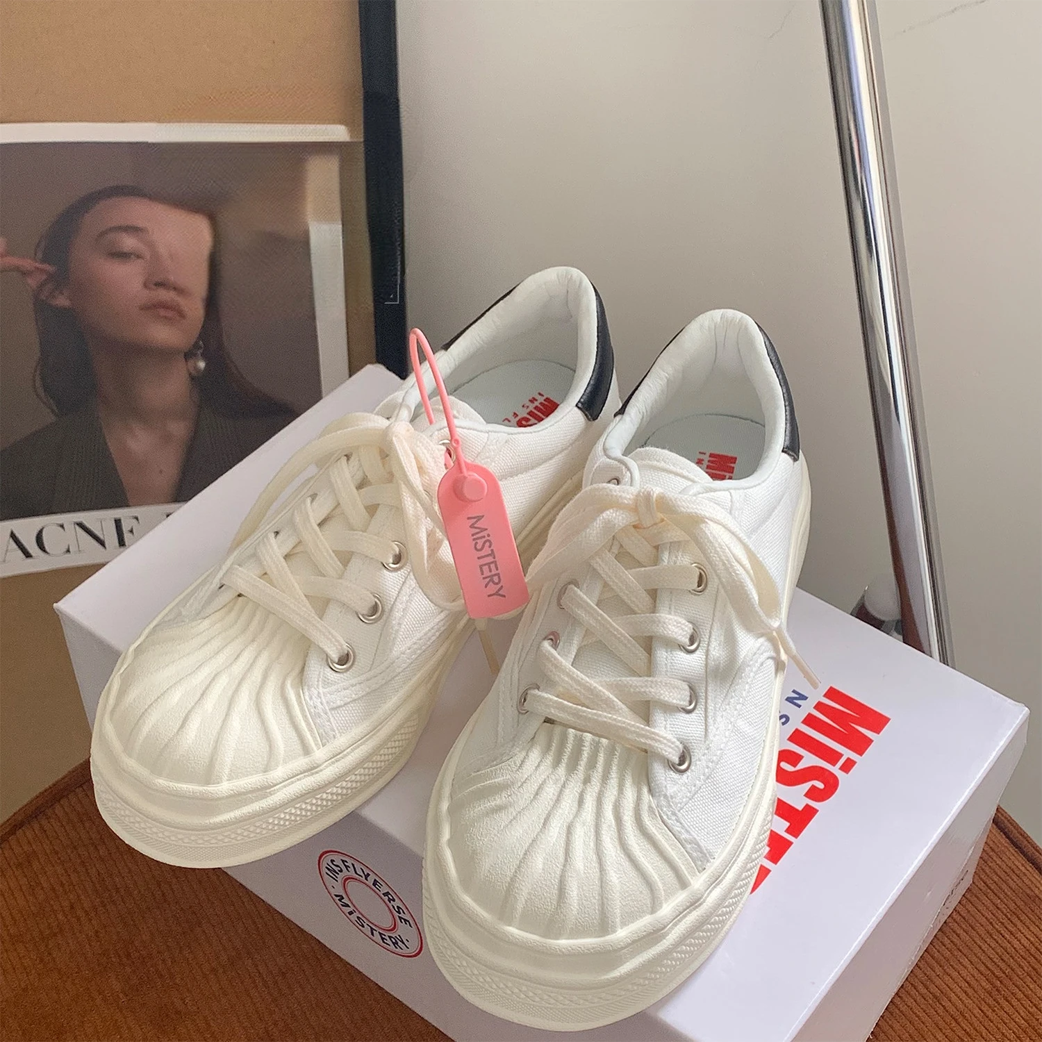 Woman New Fashion Canvas Casual Sport Shoes Sport Women Platform Outdoor Comfortable Flat Bottom Shoes Student Sneakers
Woman New Fashion Canvas Casual Sport Shoes Sport Women Platform Outdoor Comfortable Flat Bottom Shoes Student Sneakers