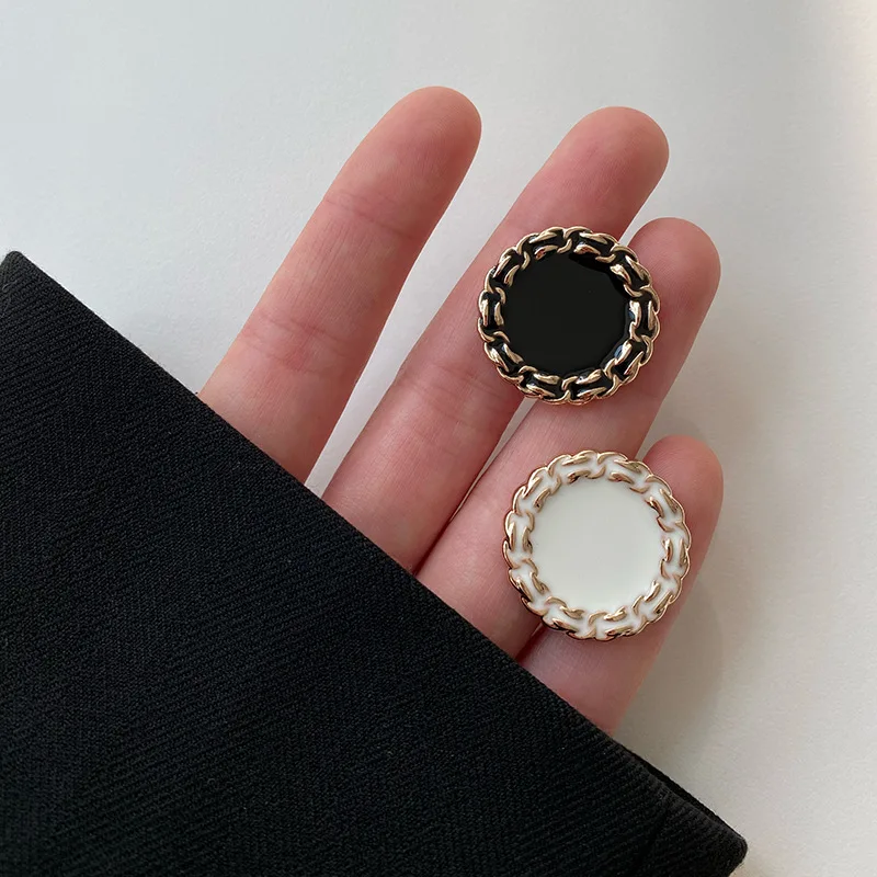 6pcs Luxury Retro Metal Sewing Buttons For Clothes Embellishment Coat Decor Diy Craft Supply Black White Needlework Accessoriesa
6pcs Luxury Retro Metal Sewing Buttons For Clothes Embellishment Coat Decor Diy Craft Supply Black White Needlework Accessoriesa