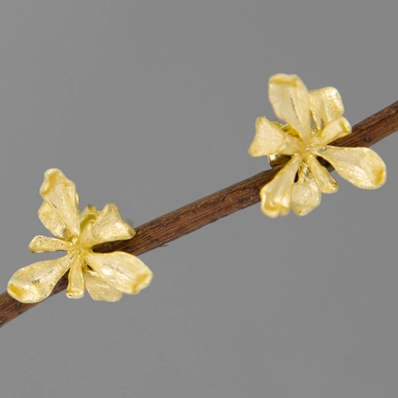 Женские серьги-гвоздики из серебра пробы 
Женские серьги-гвоздики из серебра пробы