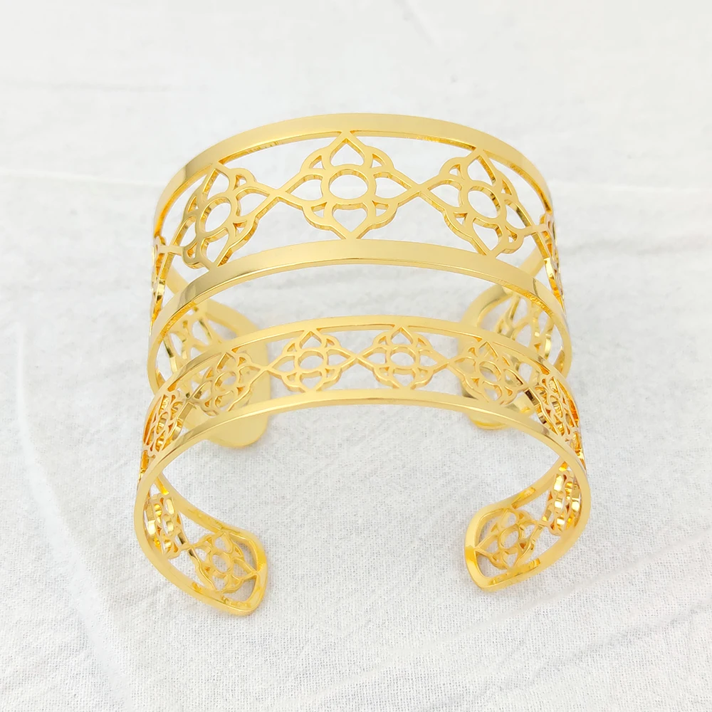 Bangles for Women Personalized Hollow Out Big Bangles Luxury Women's Stainless Steel Gold Jewelry Christmas Gifts Pulsera Hombre
Bangles for Women Personalized Hollow Out Big Bangles Luxury Women's Stainless Steel Gold Jewelry Christmas Gifts Pulsera Hombre