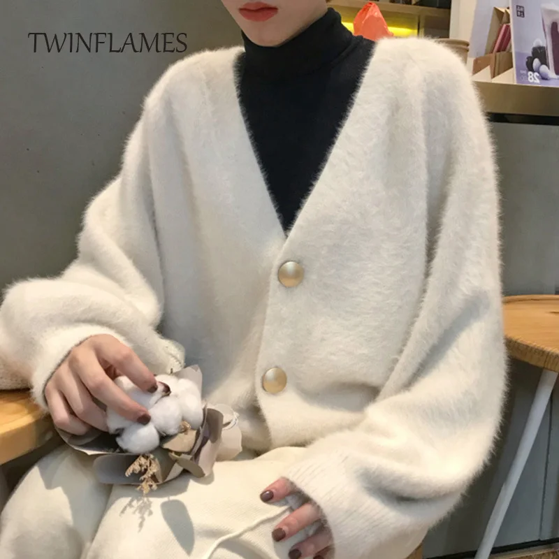 Knitted Solid Cardigan Women Vintage Korean Autumn Winter Clothes Long Sleeve V Neck Lingge Loose Coat Black Sweters for Women
Knitted Solid Cardigan Women Vintage Korean Autumn Winter Clothes Long Sleeve V Neck Lingge Loose Coat Black Sweters for Women