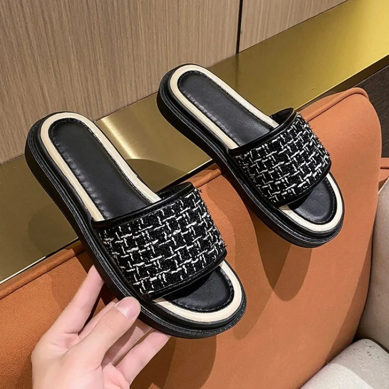 Шлепанцы женские на плоской подошве, Нескользящие пляжные тапочки, сланцы, модная повседневная обувь, уличные тапочки с круглым носком, лето 2023
Шлепанцы женские на плоской подошве, Нескользящие пляжные тапочки, сланцы, модная повседневная обувь, уличные тапочки с круглым носком, лето 2023