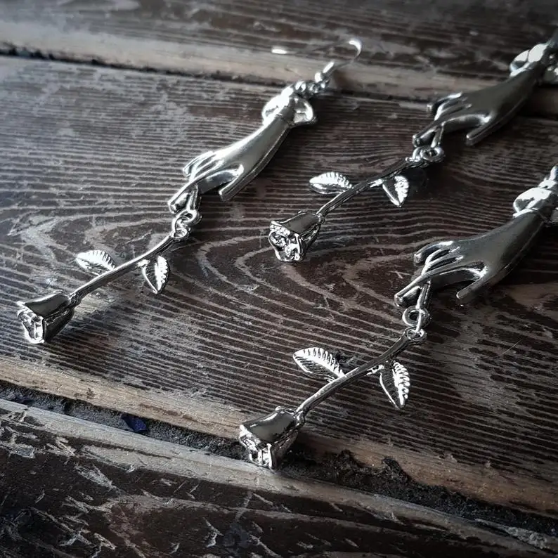 Explosive necklace earrings/silver tone rose ear hook and hand necklace diy jewelry gift jewelry for girls
Explosive necklace earrings/silver tone rose ear hook and hand necklace diy jewelry gift jewelry for girls