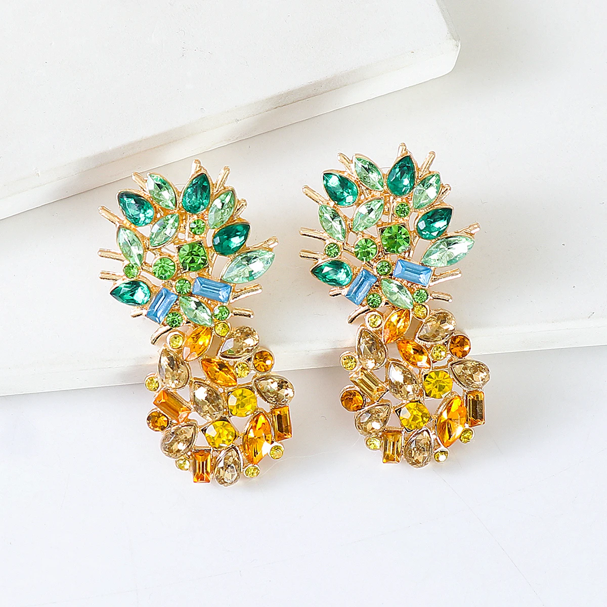 Fashion Summer Yellow Pineapple Crystal Pendant Earrings Gold Fruit Statement Earrings for Women Teens Cute Gift Jewelry 2022
Fashion Summer Yellow Pineapple Crystal Pendant Earrings Gold Fruit Statement Earrings for Women Teens Cute Gift Jewelry 2022