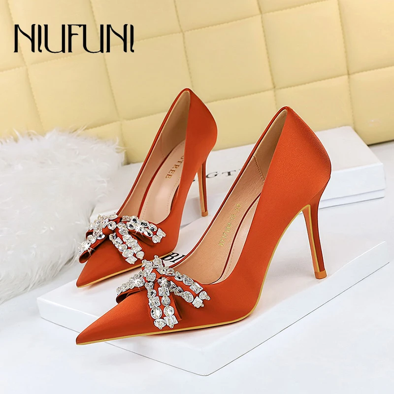 Pointed Rhinestone Bow Silk Satins Women Shoes Stiletto High Heel Solid Color Slip On Women's Pumps Ladies Shoes 34-43 Plus Size
Pointed Rhinestone Bow Silk Satins Women Shoes Stiletto High Heel Solid Color Slip On Women's Pumps Ladies Shoes 34-43 Plus Size