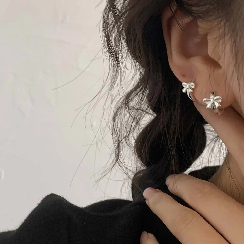 Bow Knot Earrings Female Simple Metal Earrings New Small And Versatile Ear Buckle Student Fairy Temperament Earrings Trend
Bow Knot Earrings Female Simple Metal Earrings New Small And Versatile Ear Buckle Student Fairy Temperament Earrings Trend
