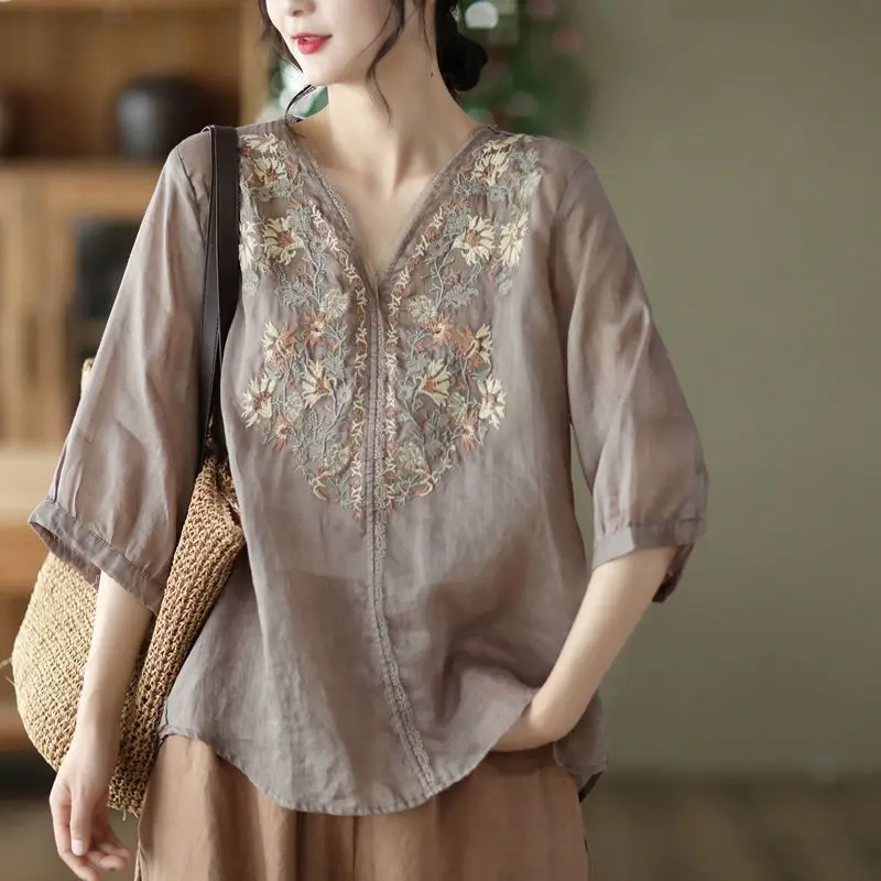 Summer Women's Clothing Loose V-Neck Vintage Embroidery Tops Fashion Elegant All-match Solid Color Half Sleeve T-shirt Female
Summer Women's Clothing Loose V-Neck Vintage Embroidery Tops Fashion Elegant All-match Solid Color Half Sleeve T-shirt Female