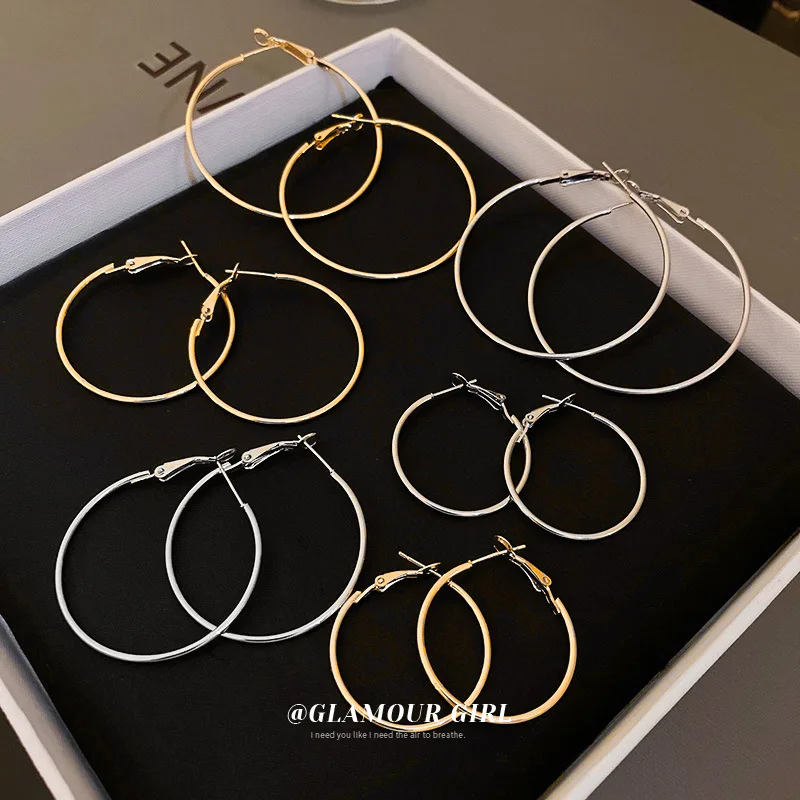 Silver Needle Metal Wind Circle Earrings Korean Ins Simple Atmosphere Fashion Commuter Female
Silver Needle Metal Wind Circle Earrings Korean Ins Simple Atmosphere Fashion Commuter Female