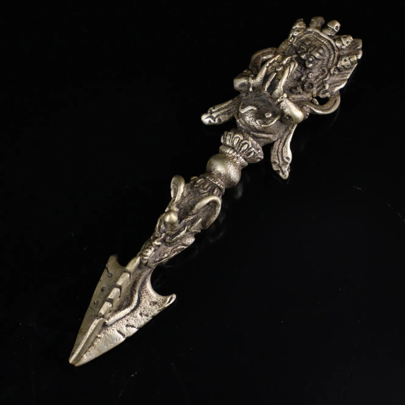 5" Tibetan Temple Collection Old Bronze Gilt silver Vajra Buddha head Dorje Vajra Phurpa Amulet magic weapon Town house Exorcism
5" Tibetan Temple Collection Old Bronze Gilt silver Vajra Buddha head Dorje Vajra Phurpa Amulet magic weapon Town house Exorcism
