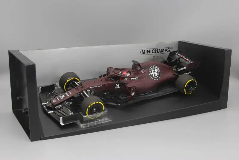Minichamps 1:18 F1 Alfa Romeo Kimi 2019 C38 Valentine's Day Special Limited Edition Resin Metal Static Car Model Toy Gift
Minichamps 1:18 F1 Alfa Romeo Kimi 2019 C38 Valentine's Day Special Limited Edition Resin Metal Static Car Model Toy Gift