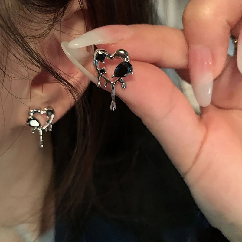 Coconal Vintage Sweet Goth Black Love Heart Hollow Metal Stud Earrings for Women Bff Trendy Party Aesthetic Jewelry Accessories
Coconal Vintage Sweet Goth Black Love Heart Hollow Metal Stud Earrings for Women Bff Trendy Party Aesthetic Jewelry Accessories