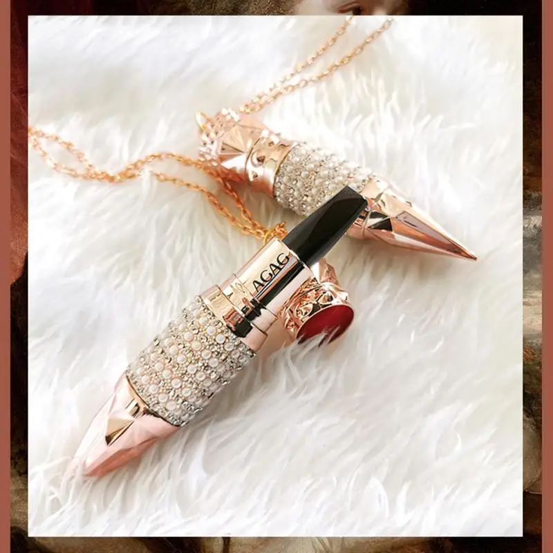 HOT Queen Scepter Lipstick 3 Color 3 In 1 Matte Soft Mist Lipstick Beauty Makeup Velvet Lipstick Pearl Necklace Lipstick Pendant
HOT Queen Scepter Lipstick 3 Color 3 In 1 Matte Soft Mist Lipstick Beauty Makeup Velvet Lipstick Pearl Necklace Lipstick Pendant