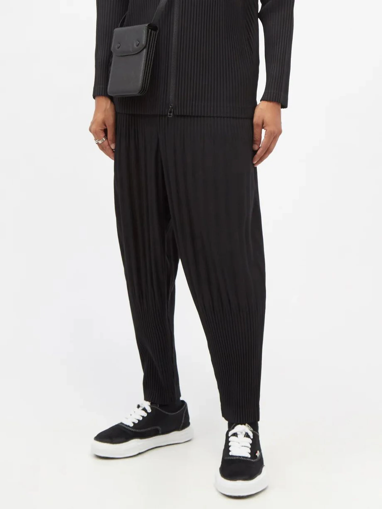 ALSEY Men's Pleated Harem Baggy New 2023 Pants Casual Wide Leg Solid Trousers Harajuku Streetwear 90s Joggers for Men Clothing
ALSEY Men's Pleated Harem Baggy New 2023 Pants Casual Wide Leg Solid Trousers Harajuku Streetwear 90s Joggers for Men Clothing